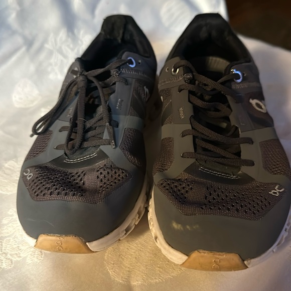 Women’s on cloud running shoes size 6. - Picture 1 of 4